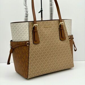 MICHAEL KORS  Voyager Large Color-Block Signature Logo Tote Bag